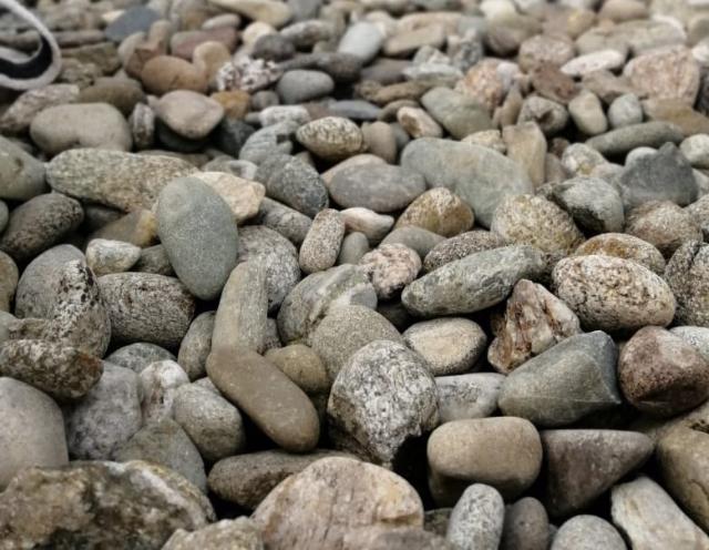 Галька речная пестрая (20-40 мм.)  купить в Балаково от производителя, без посредников